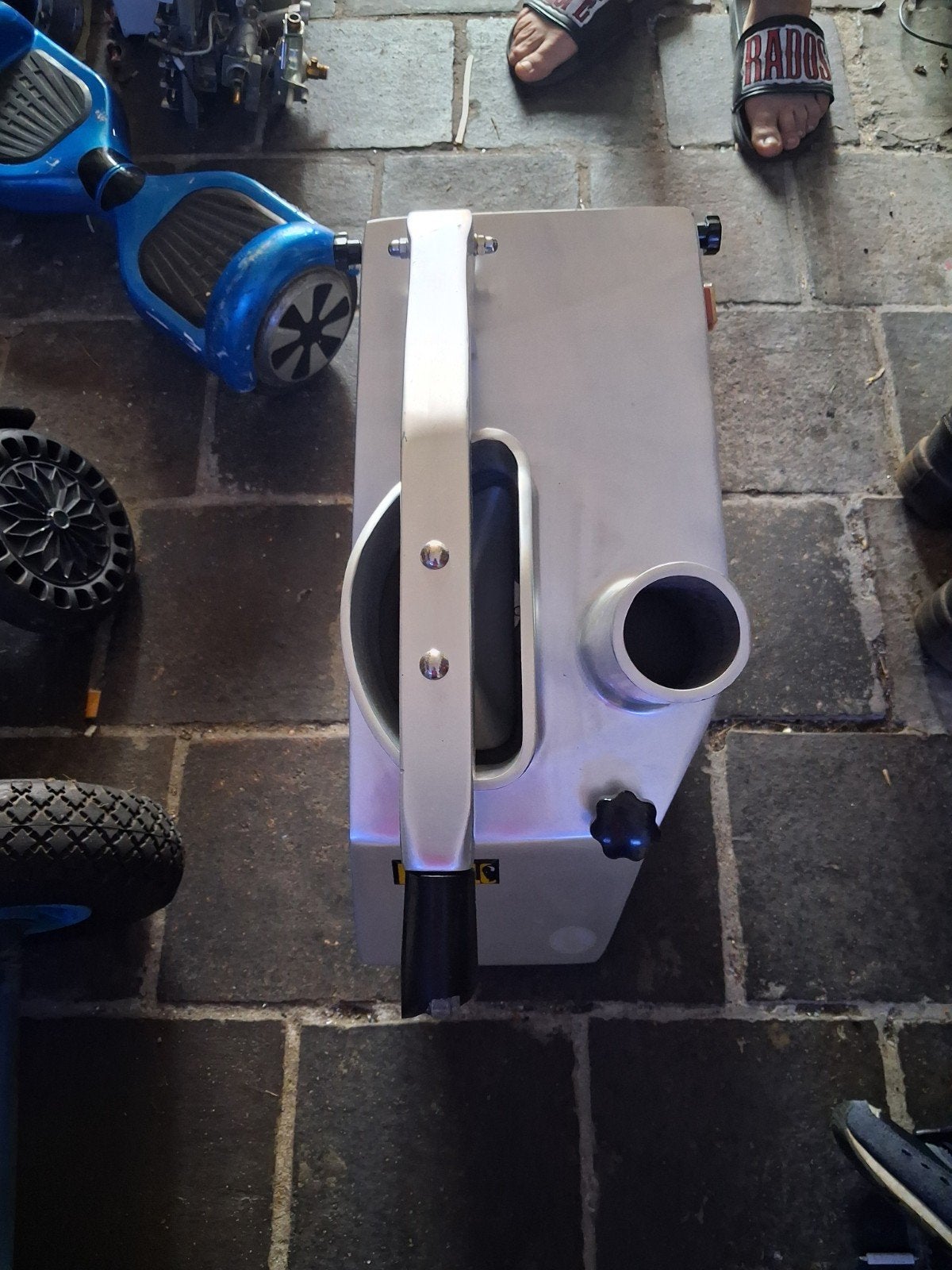 1snijmachine en 1vleesmolen alle 2 in perfecte staat, Enlèvement
