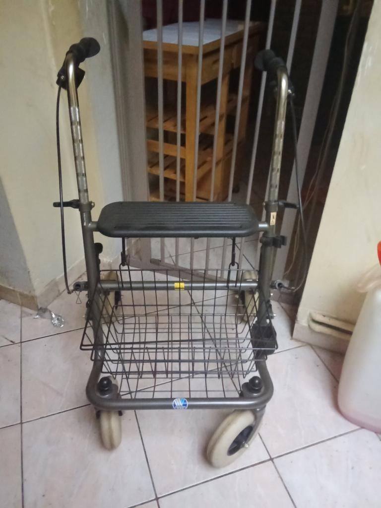A vendre, Divers, Déambulateurs, Enlèvement
