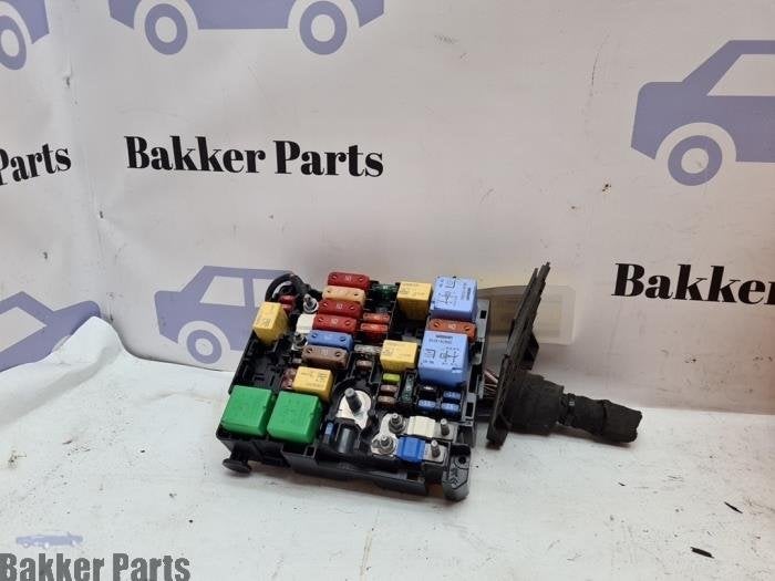 Boîte à fusibles d'un Peugeot 308, -, 3 mois de garantie, Utilisé, -