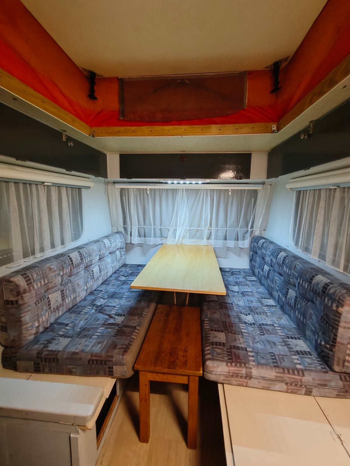 Hymer Eribette MTM 500 kg, une jolie maison de Schtroumpf su, Caravanes & Camping, Jusqu'à 4 m, Particulier, Hymer, Lit transversal