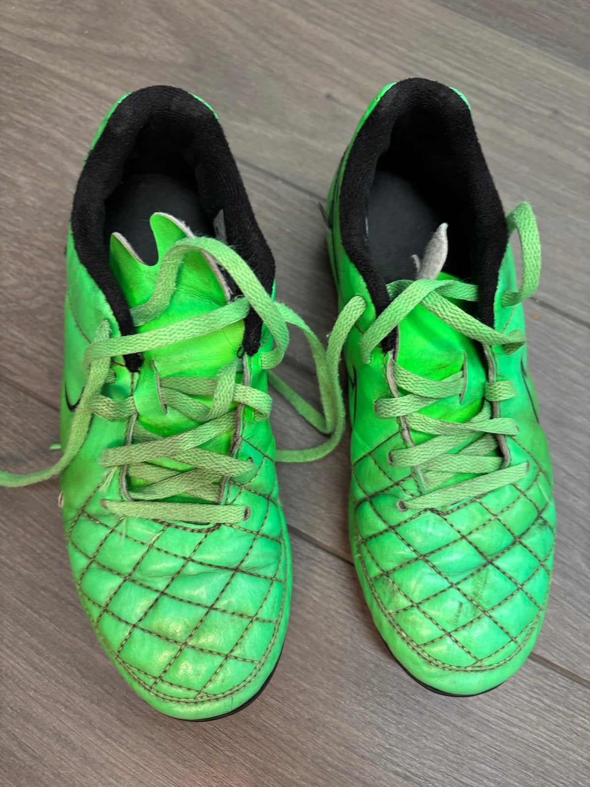 Chaussures de football Nike taille 35, Sports & Fitness, Football, Enlèvement ou Envoi, Utilisé, Chaussures