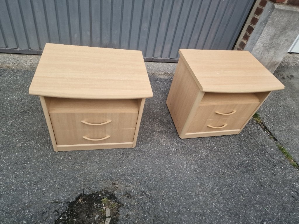 2 table de nuit en bon état possible de livrer, Maison & Meubles, Chambre à coucher | Tables de chevet, Enlèvement, Utilisé, Bois