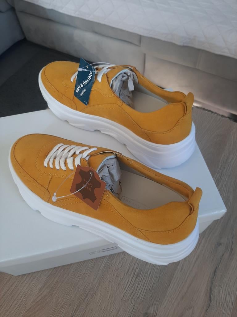 Sneakers neuves en cuir taille 38, Neuf, Sneakers et Baskets, Jaune, Enlèvement ou Envoi