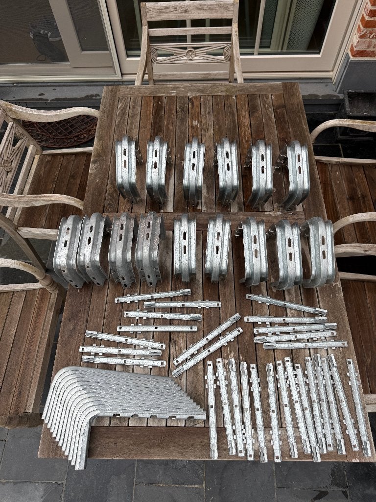Groot lot elektriciteit ophangbeugels kabelgoten, Bricolage & Construction, Électricité & Câbles, Neuf, Autres types, Autres marques