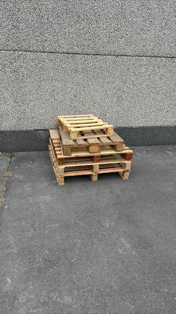 Brzndhout gratis af te halen te Zedelgem, ligt buiten, Doe-het-zelf en Bouw, Hout en Planken, Ophalen, Zo goed als nieuw
