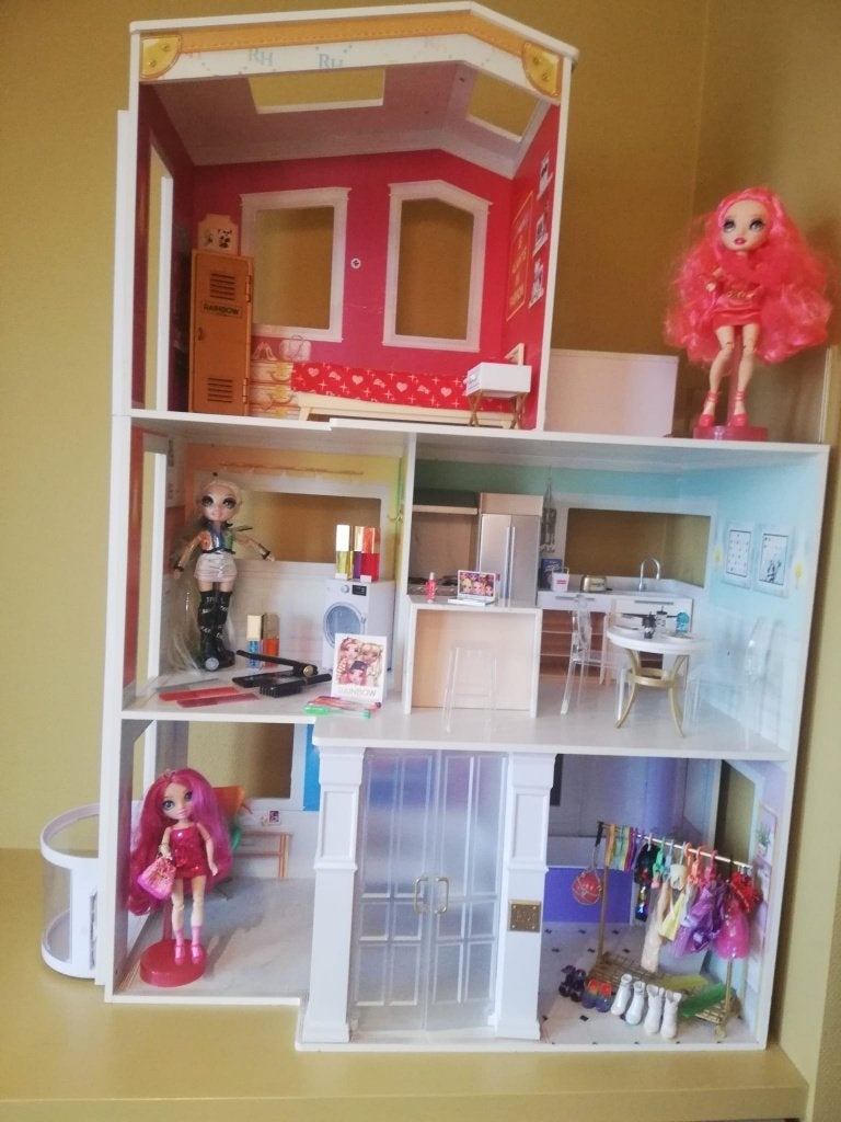 Rainbow high huis met spulletjes, Kinderen en Baby's, Speelgoed | Poppenhuizen, Ophalen, Zo goed als nieuw, Poppenhuis