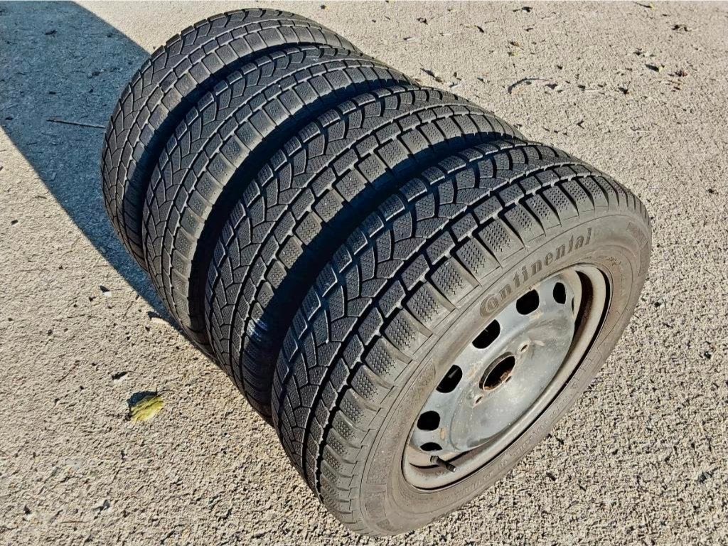 Bons pneus hiver 195/65-15 sur jantes Ford C-Max, Ophalen, Gebruikt, 15 inch, Banden en Velgen