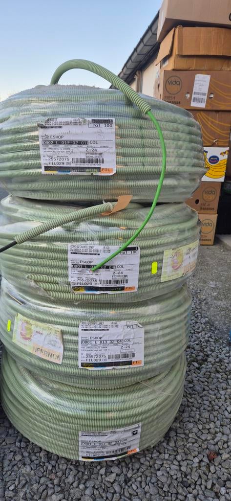 Elektrische kabels en Preflex voorbedrade buizen, Ophalen, Stopcontact