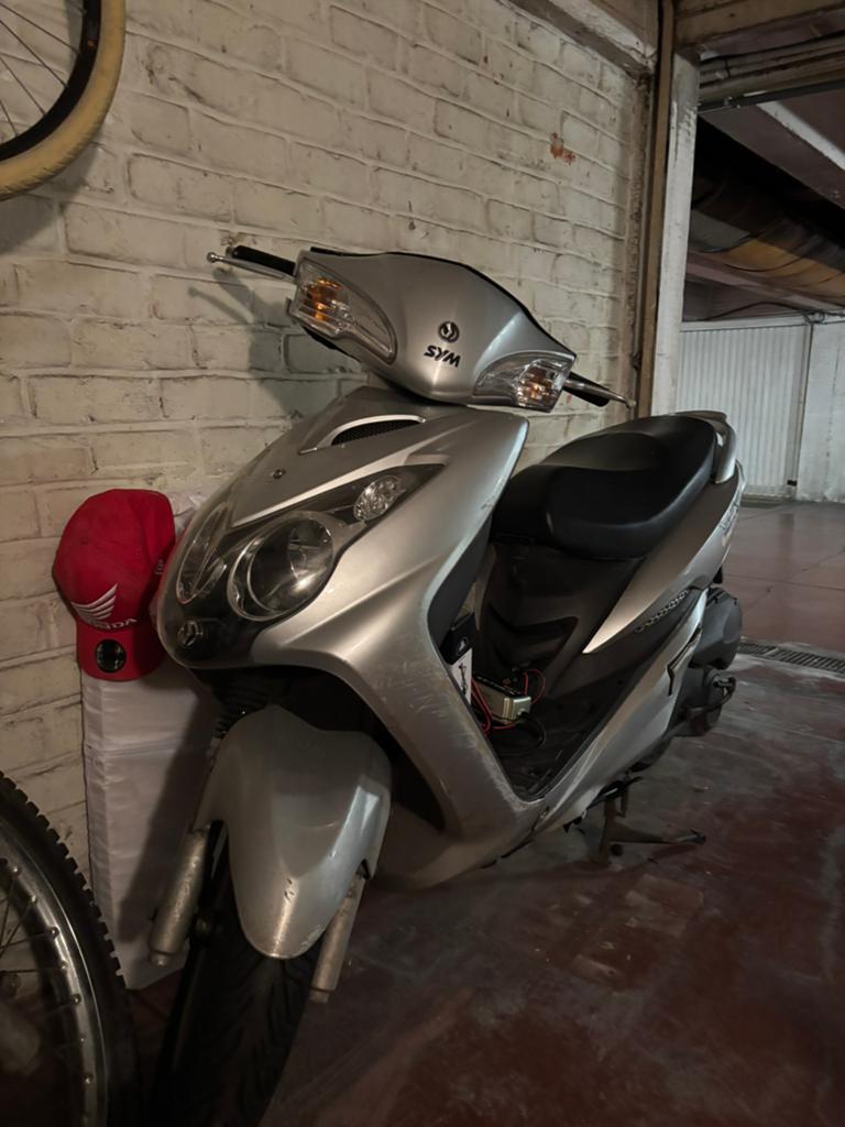 Sym v125, Fietsen en Brommers, Scooters | Piaggio, Zo goed als nieuw, Ophalen