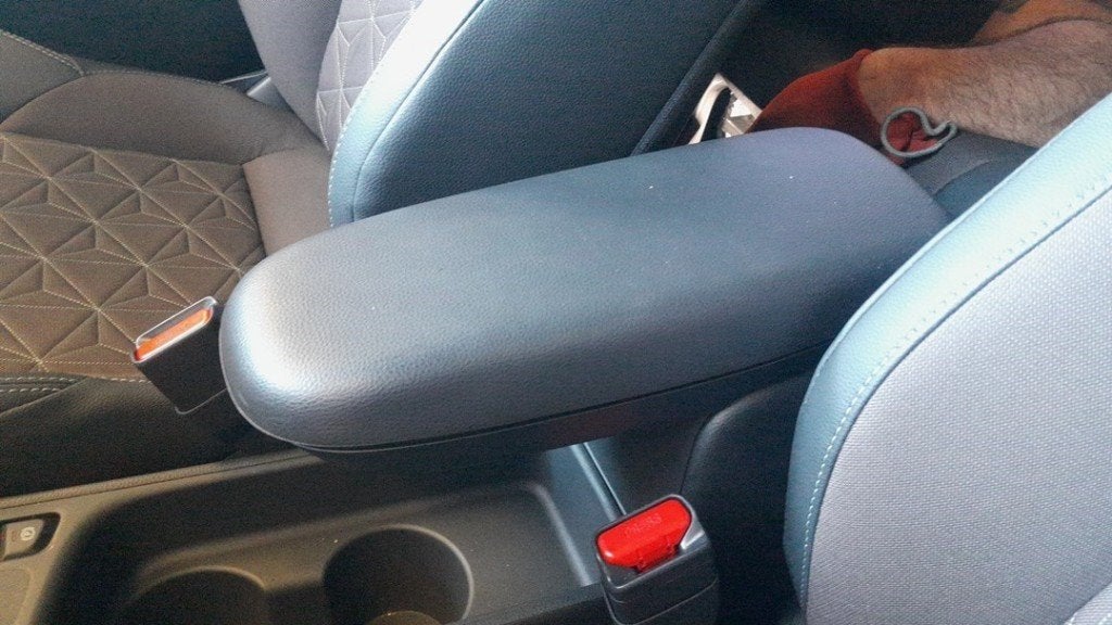 ACCOUDOIR CENTRAL Yaris Cross (PB1 / PJ1) (|58905K0020C1|), Autos : Pièces & Accessoires, Habitacle & Garnissage, Kundenbetreuung@toyota.de