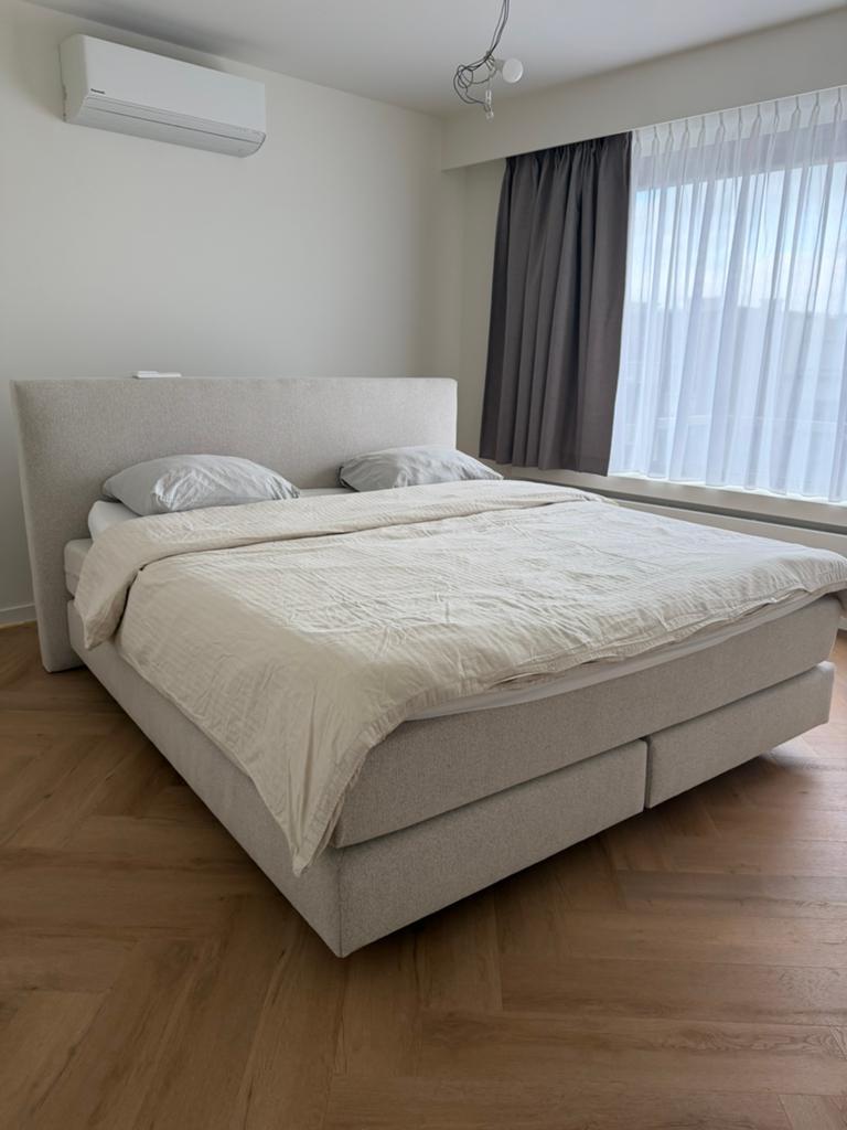 Kingsize Bed, Gris, Tissu, Comme neuf, Enlèvement
