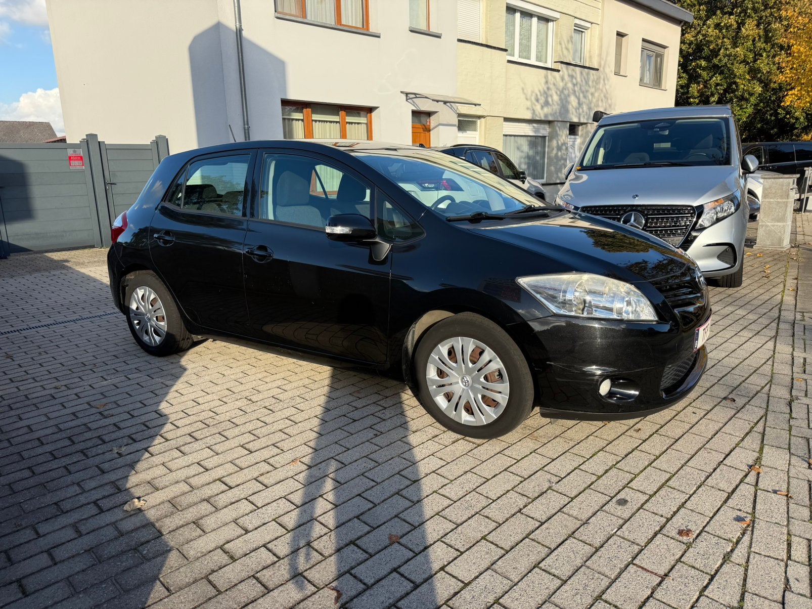 Toyota Auris 1.6 Benzine Automaat 1 eigenaar, Autos, 1355 kg, Noir, 1200 kg, 5 places