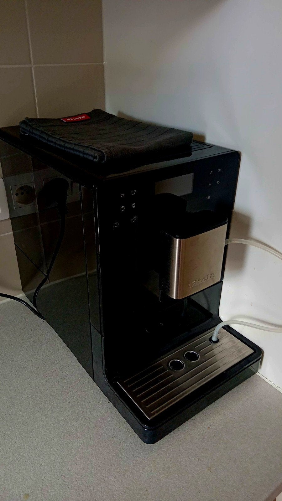 Koffiemachine Miele, Afneembaar waterreservoir, 10 kopjes of meer, Ophalen of Verzenden, Gemalen koffie