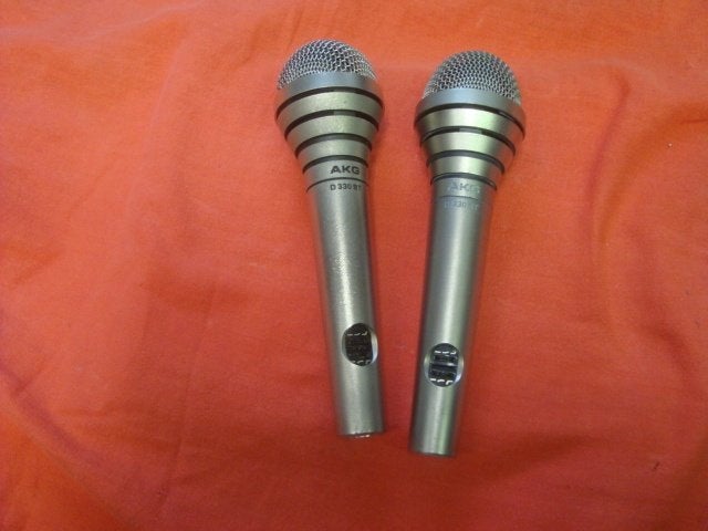 Utilisé : microphone AKG D330BT « ABBA » 20260407, Musique & Instruments, Enlèvement ou Envoi, Utilisé, Micro chant