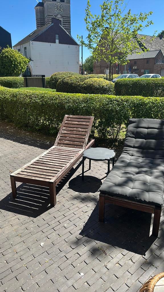 2 ligbedden met kussens en tafeltje, Enlèvement, Utilisé, Bois