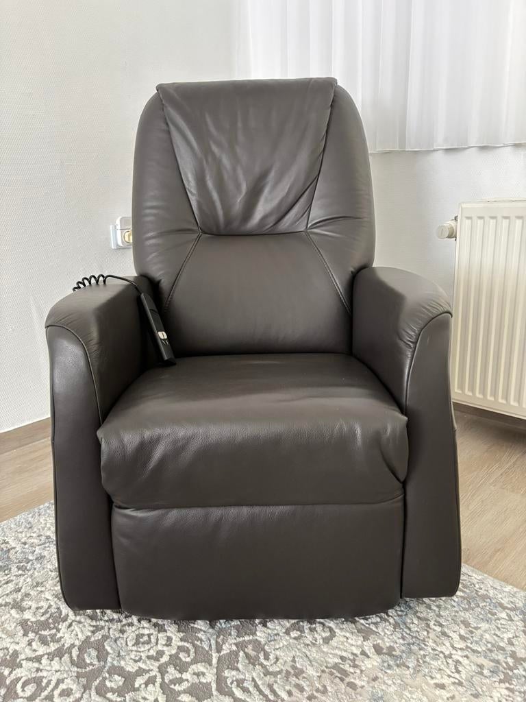 Ekektrische relaxzetel met sta op functie! Leder!, Huis en Inrichting, Fauteuils, Zo goed als nieuw, Leer, Ophalen of Verzenden