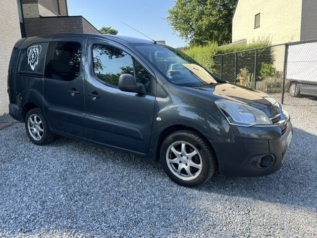 Citroen Berlingo 1.6 HDI Maxi Airco 3 zit nieuwe riem !, Auto's, Bestelwagens en Lichte vracht, Bedrijf, Te koop, Trekhaak, Citroën
