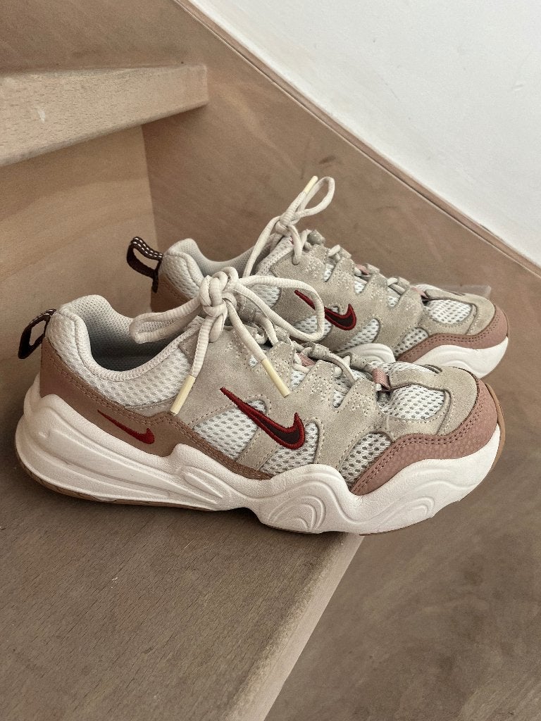 Nike tech hera, Beige, Nike, Ophalen of Verzenden, Zo goed als nieuw