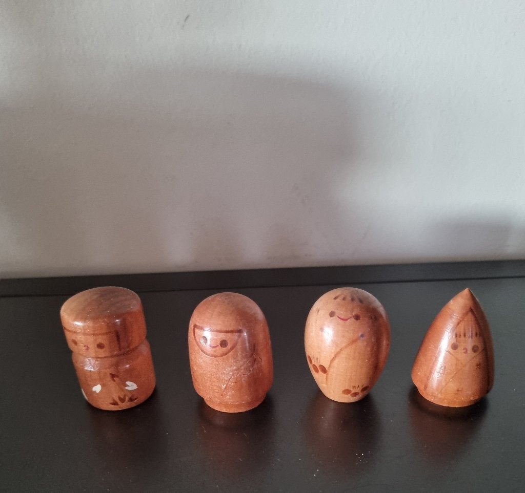 Ensemble complet de Kokeshis de Ryoichi Funayama, Antiquités & Art, Art | Art non-occidental, Fait main, Japon, Bois, 4 cm