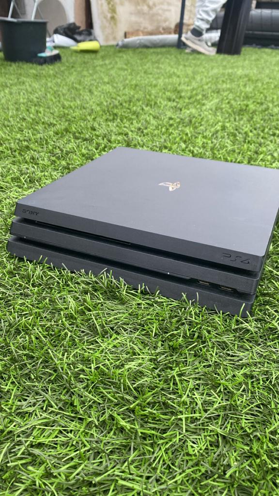Playstation 4 Pro 1TB met kabels, Ophalen, Gebruikt, Zonder controller, 1 TB