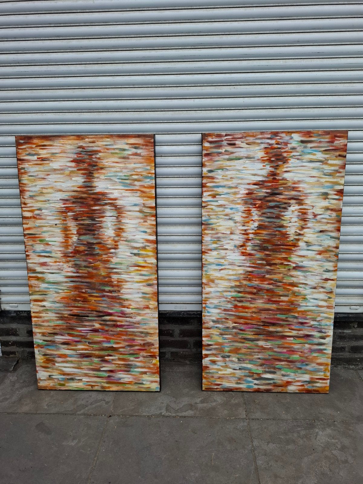 2 schilderijen met wazig figuur, Enlèvement
