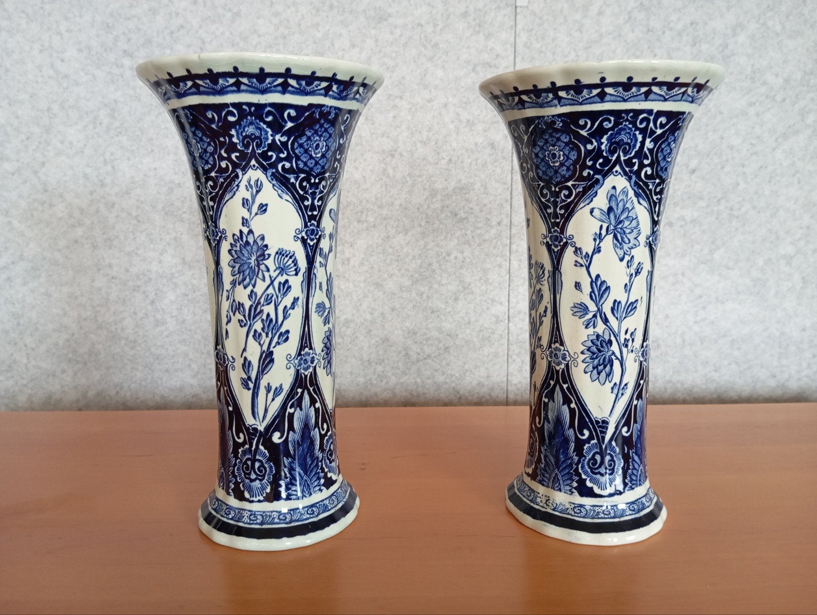 2 identieke vazen Delfts Blauw, Enlèvement