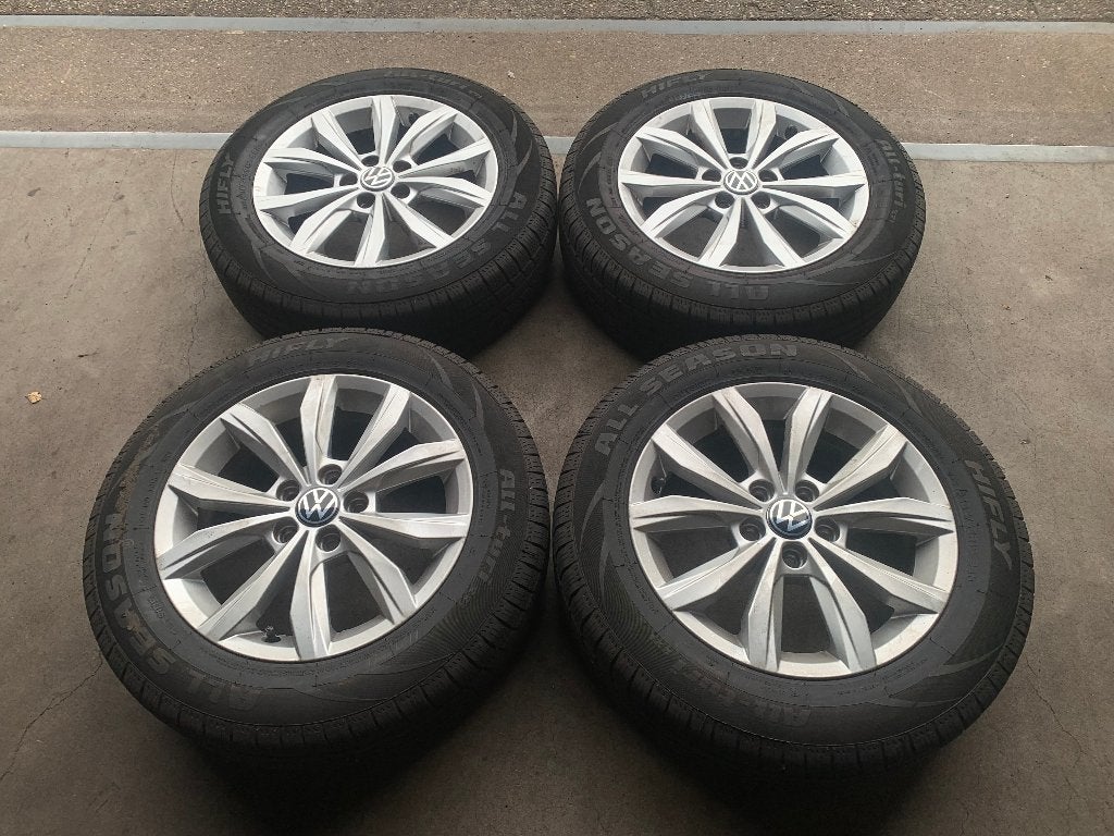ORIGINELE VW POLO IBIZA FABIA A1 VELGEN 4S BANDEN 185 65 R15, Auto diversen, Kentekenplaathouders, Ophalen of Verzenden, Zo goed als nieuw