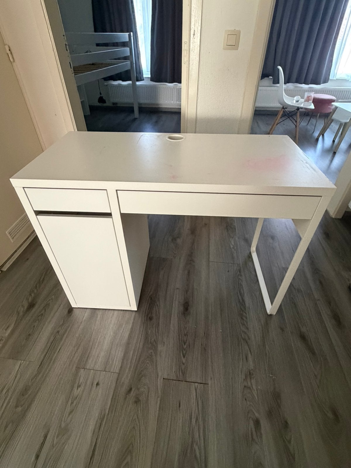 Ikea kinder bureau, Huis en Inrichting, Bureaus, Ophalen, 105 cm, Gebruikt, Kabelgoot