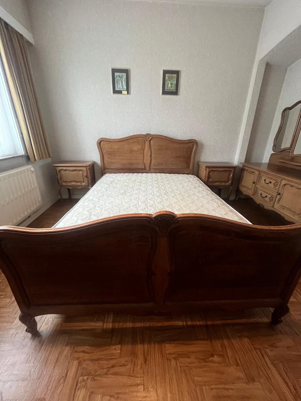 Eiken slaapkamer, Enlèvement