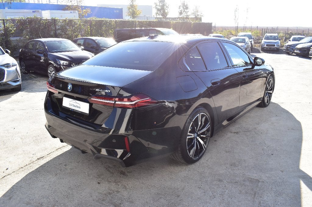 BMW i5 eDrive40-pakket M*Pano - volledige opties*, Auto's, 2420 kg, Zwart, 5 deurs, BMW Premium Selection