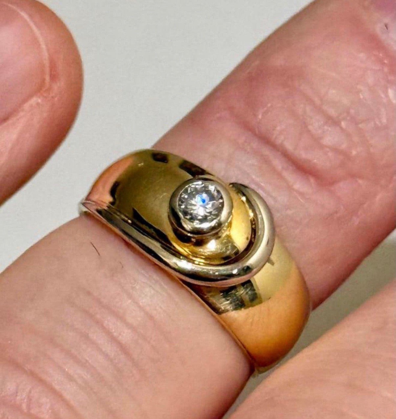 18 karaat gouden bandring met een natuurlijke G-VS1 diamant!, Ophalen of Verzenden, 17 tot 18, Met edelsteen, Dame