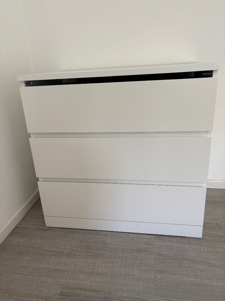 witte comode kast met drie schuiven, Huis en Inrichting, Ophalen, Witte uit voering, 50 tot 100 cm, Zo goed als nieuw