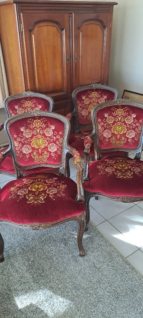 Klassieke, vintage fluwelen stoeltjes, Enlèvement