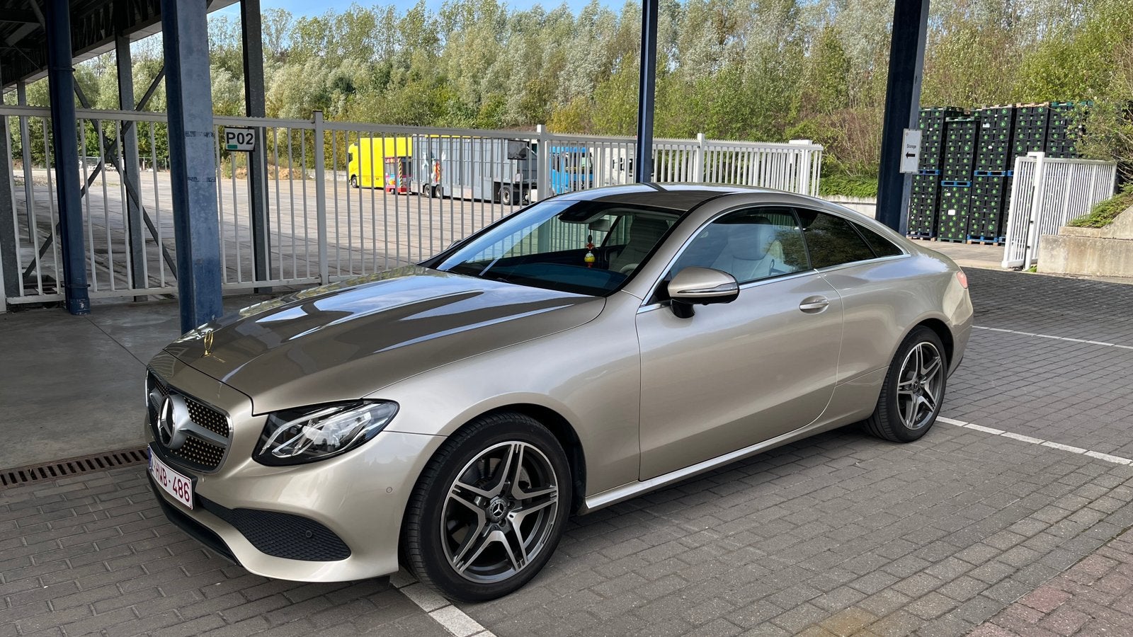 Mercedes E200 airmatic coupe exclusive, Auto's, Automaat, Achterwielaandrijving, Beige, Leder
