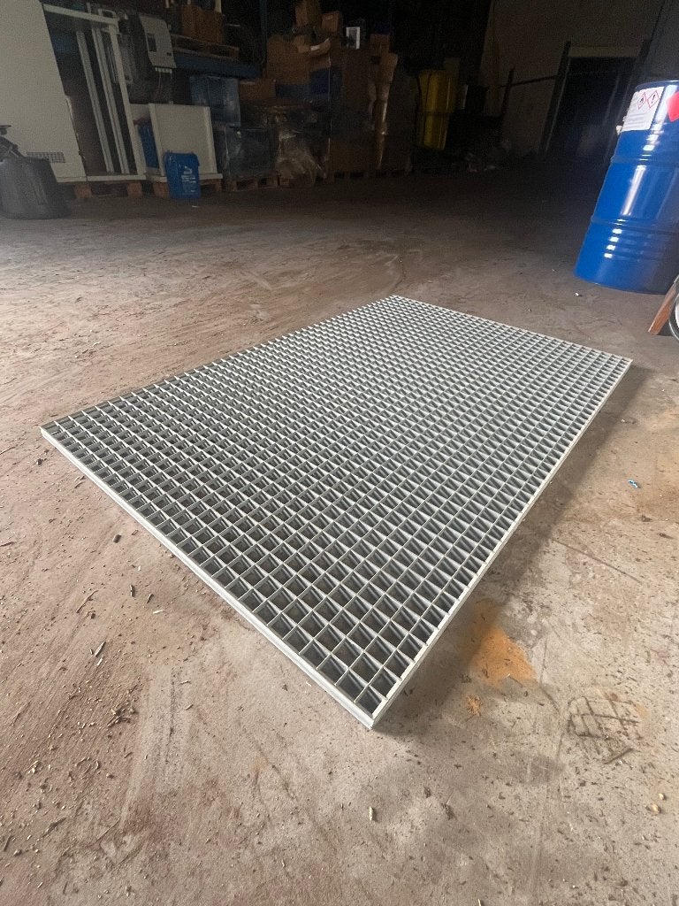 Grilles de presse galvanisées, Enlèvement