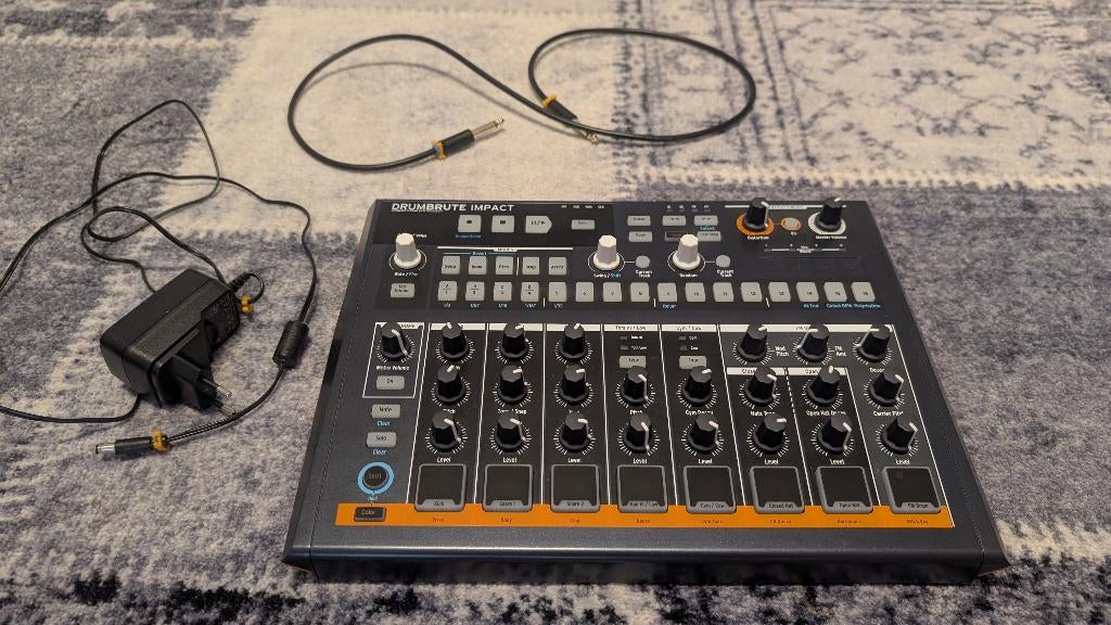 Arturia Drumbrute Impact, Muziek en Instrumenten, Synthesizers, Zo goed als nieuw, Overige aantallen, Ophalen