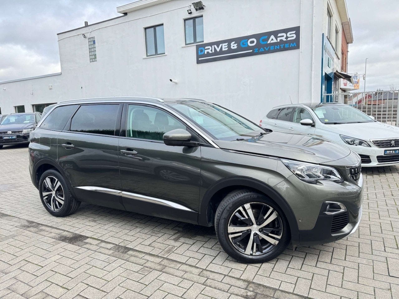 Peugeot 5008 BlueHDi 130 EAT8 Allure * 1 JAAR GARANTIE * !, Auto's, Gebruikt, 4 cilinders, 7 zetels, 5 deurs