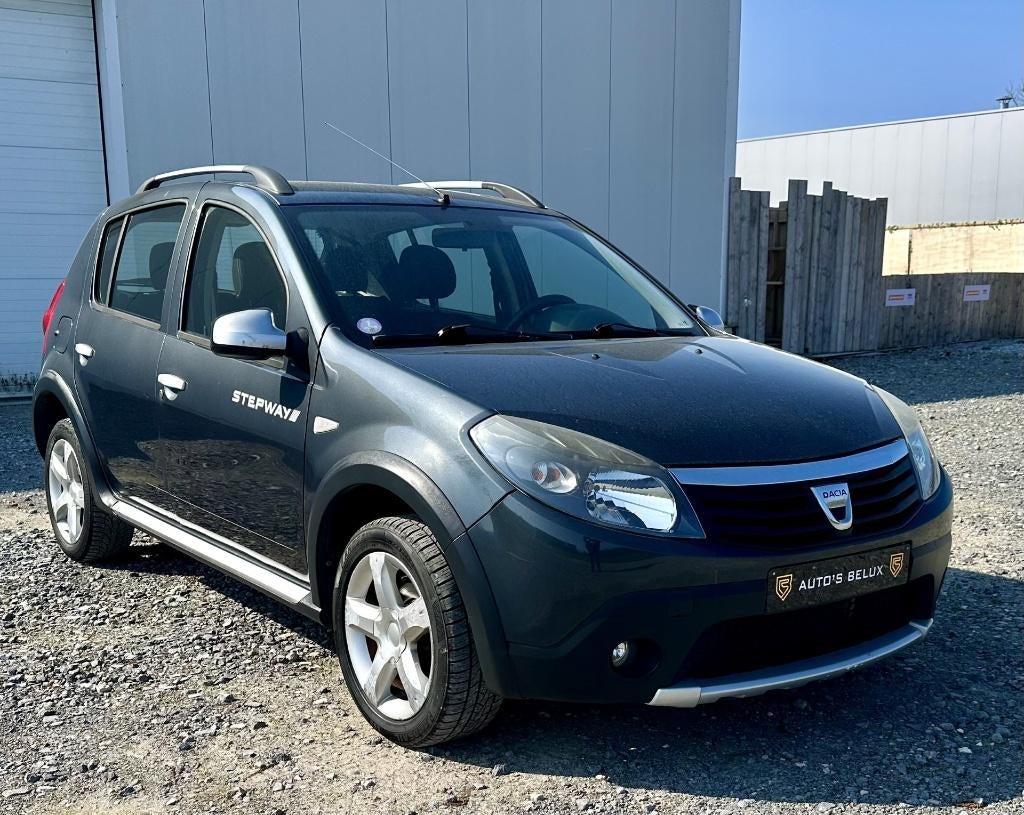 Dacia Sandero Stepway 1.6i Stepway / AIRCO /, Voorwielaandrijving, Euro 5, Stof, Zwart