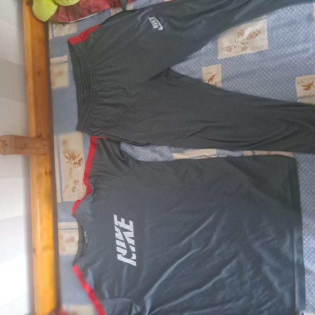 Nike Dri-Fit sportset rood/grijs, Sport en Fitness, Schaatsen, Ophalen, Nijdam