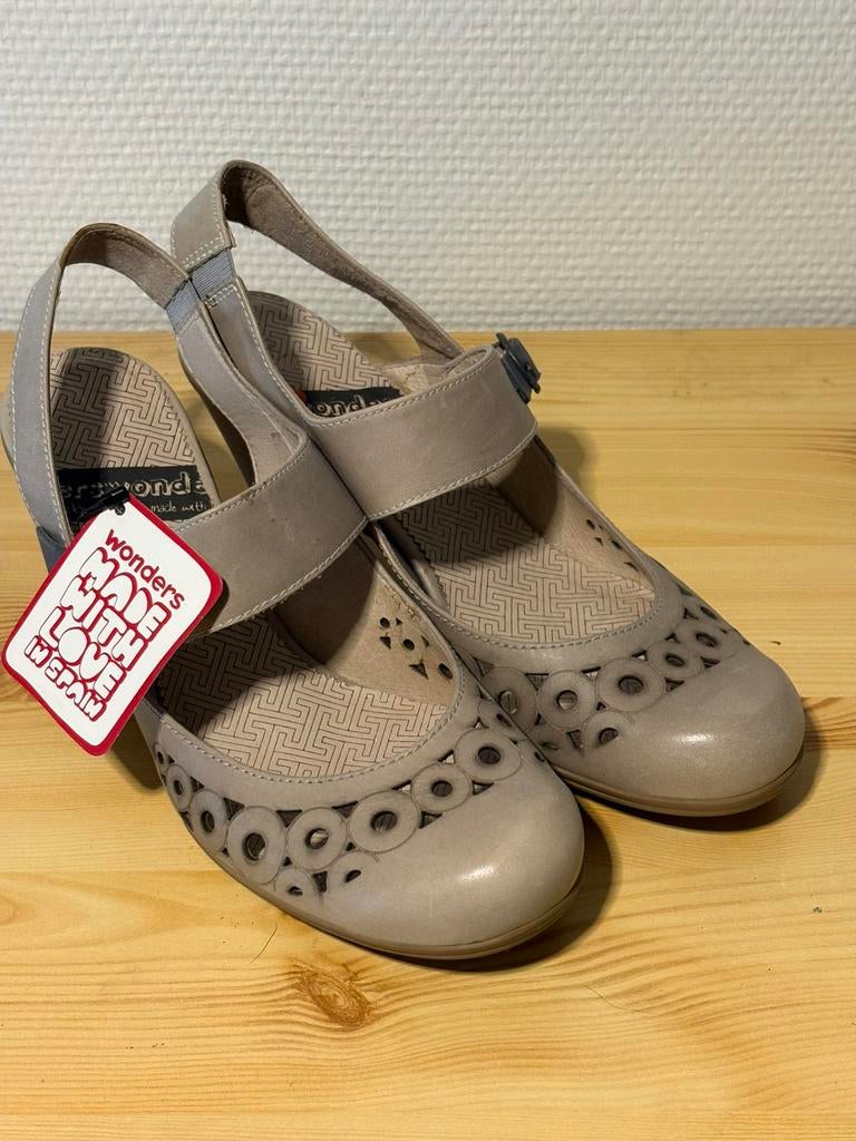 Nieuwe grijze schoenen van Wonders (38)., Schoenen met lage hakken, Nieuw, Ophalen of Verzenden, Grijs