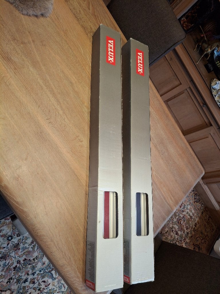 2 velux verduistering rolgordijnen samen 200 euro, Rolgordijn, Ophalen, Rolgordijn, Verduisterend