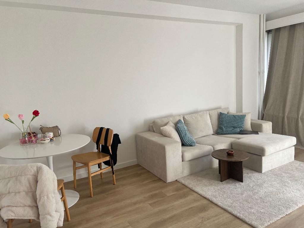 Nieuwe IKEA eettafel, Huis en Inrichting, Tafels | Eettafels, Ophalen, Nieuw, Vier personen, Rond