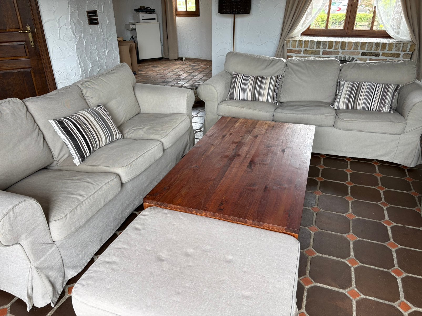 Salon avec 2 sièges 3 places et un pouf, Enlèvement, Utilisé, Quatre personnes ou plus, Banc droit