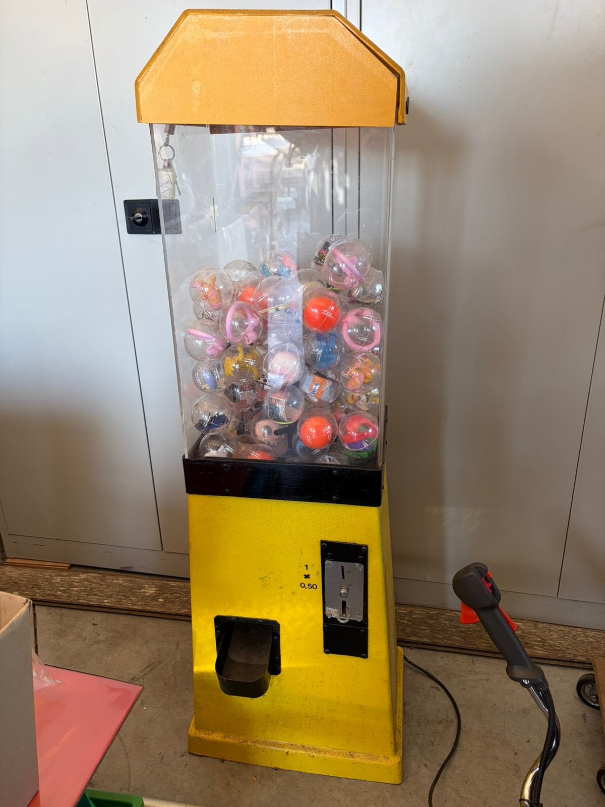 Ballen machine met 0.5 euro muntinworp, Ophalen, Gebruikt