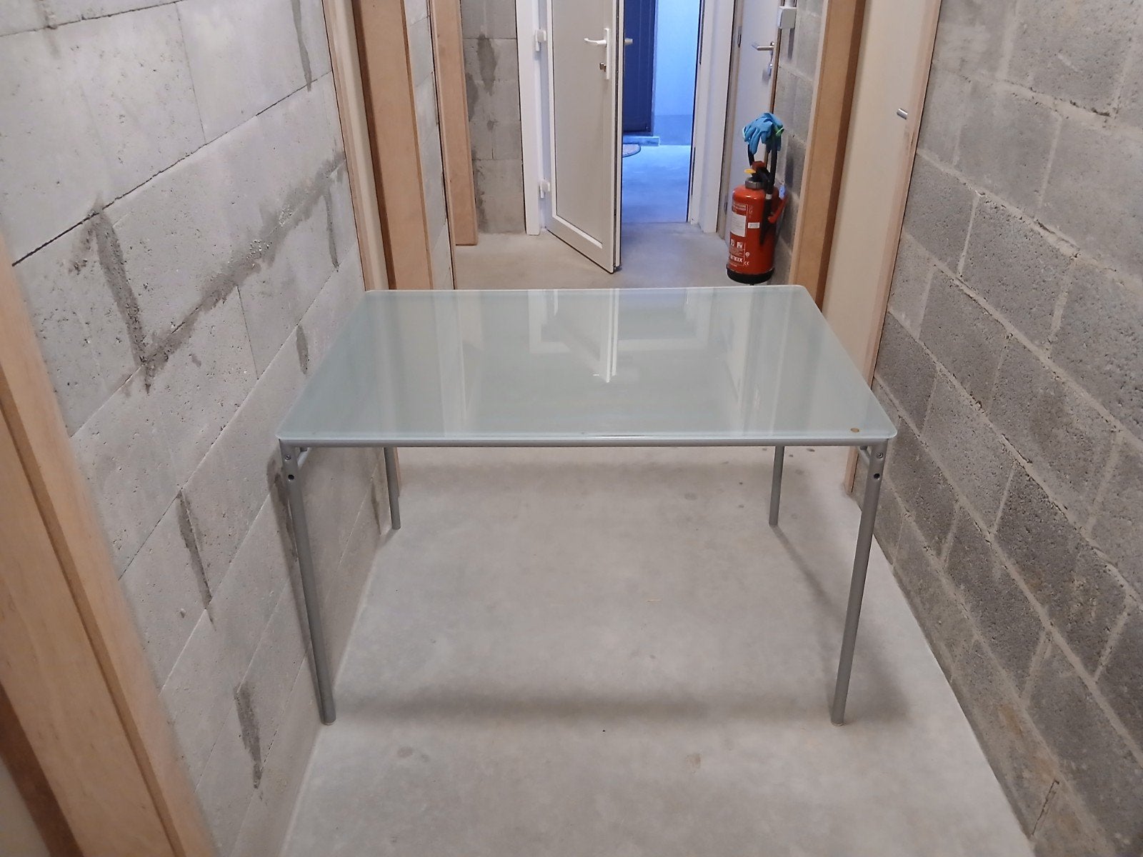Table en verre, Enlèvement, Verre