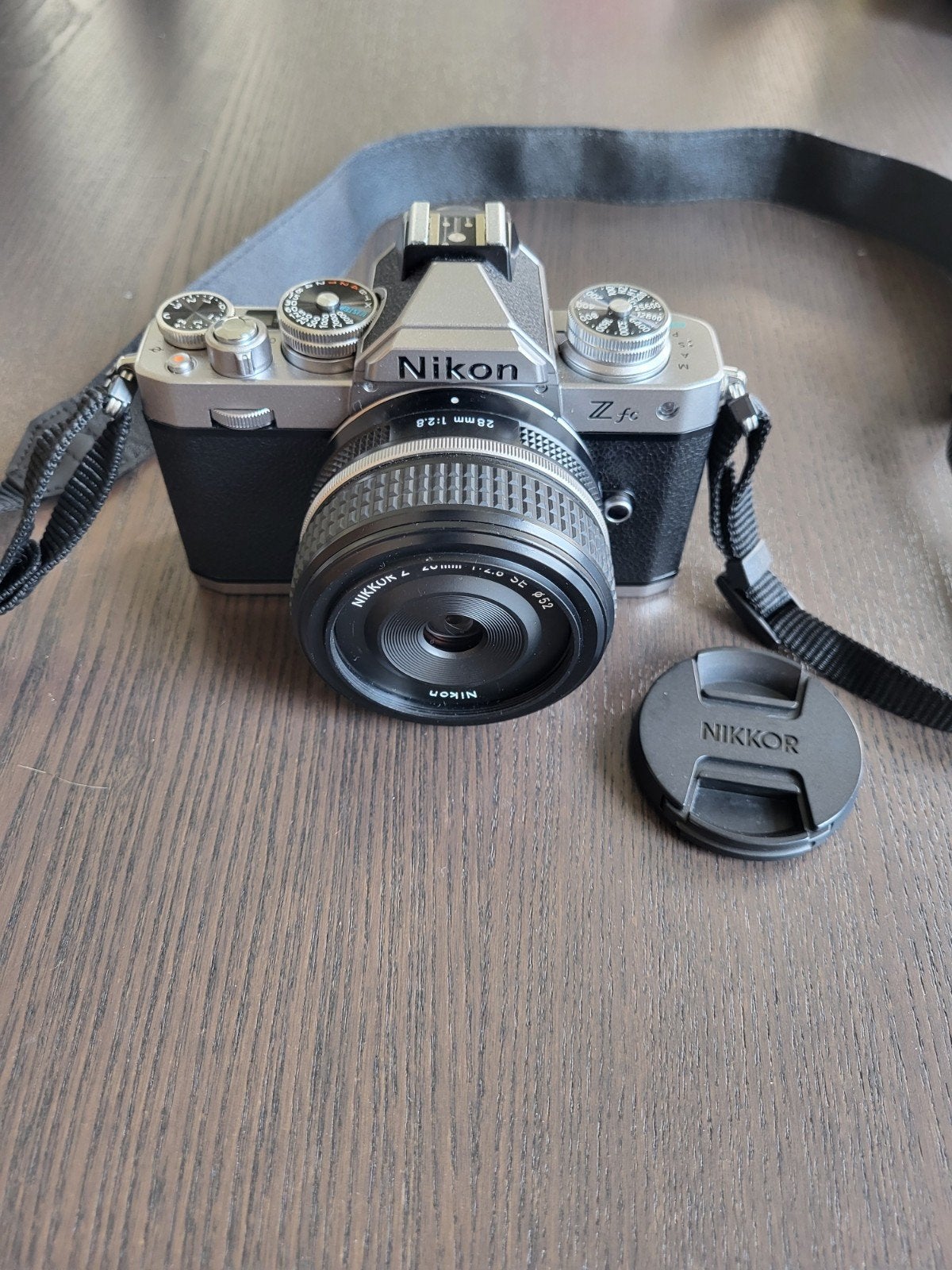 Nikon Z fc + NIKKOR Z 28mm f/2.8 SE – comme neuf – 1155 décl, Enlèvement ou Envoi, Comme neuf, Compact, Nikon