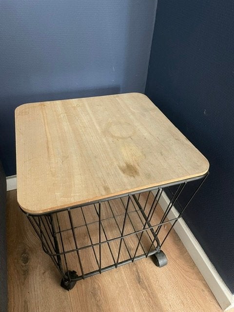 table d'appoint roulette, 25 à 50 cm, Carré, Enlèvement, Utilisé