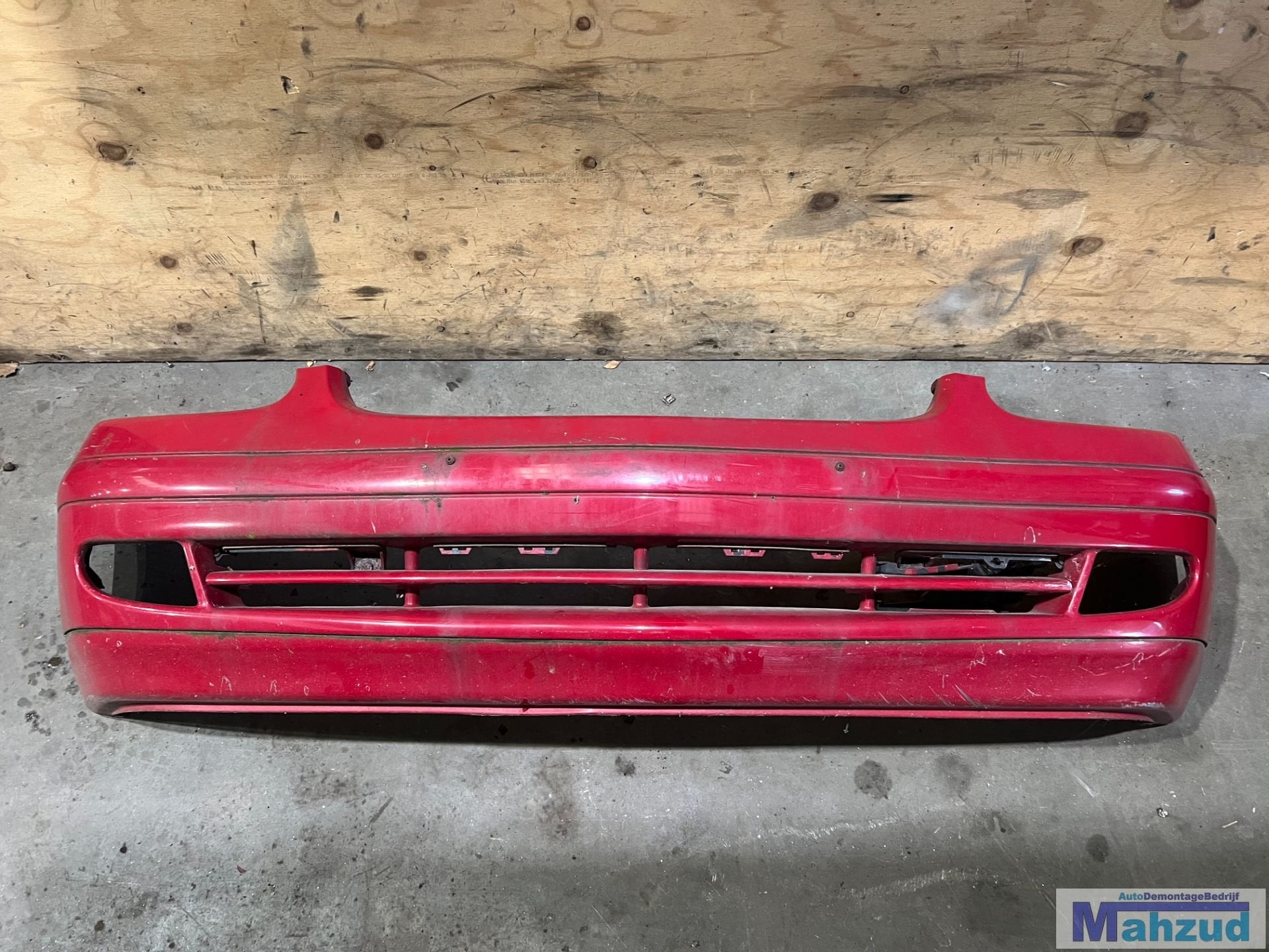 MERCEDES SLK R170 ROOD H582 voorbumper 1996-2000, Gebruikt, Mercedes-Benz AG, Mercedes-Benz, Mercedesstrasse 120
70372  Stuttgart, DE