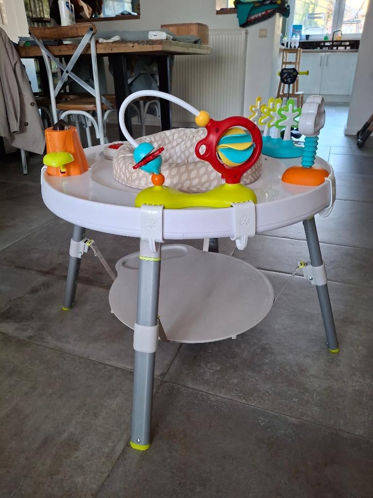 Table d'éveil, Enfants & Bébés, Enlèvement, Comme neuf