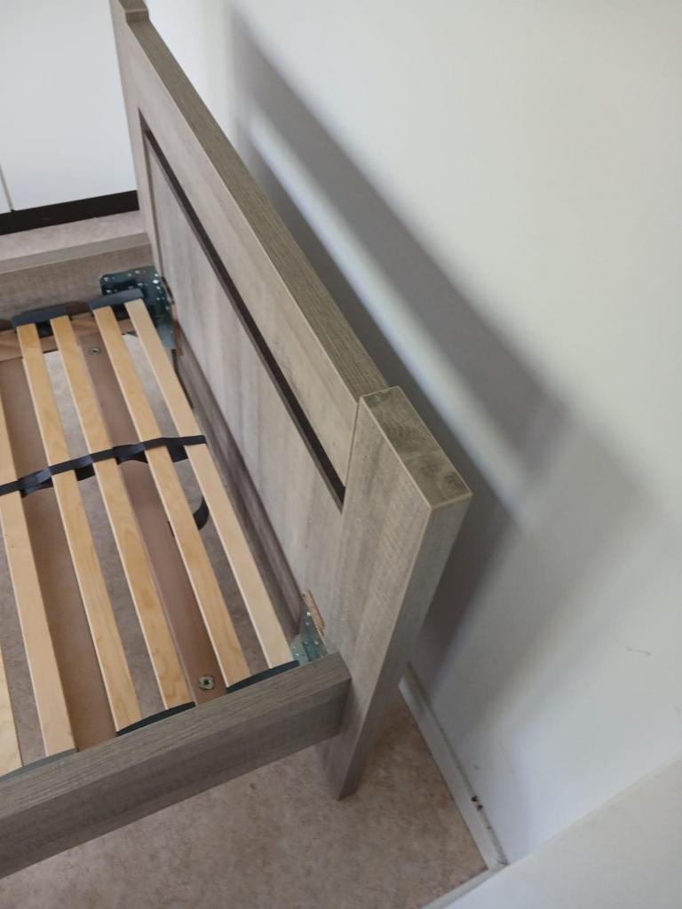 1 persoon bed, Huis en Inrichting, Slaapkamer | Bedden, Ophalen